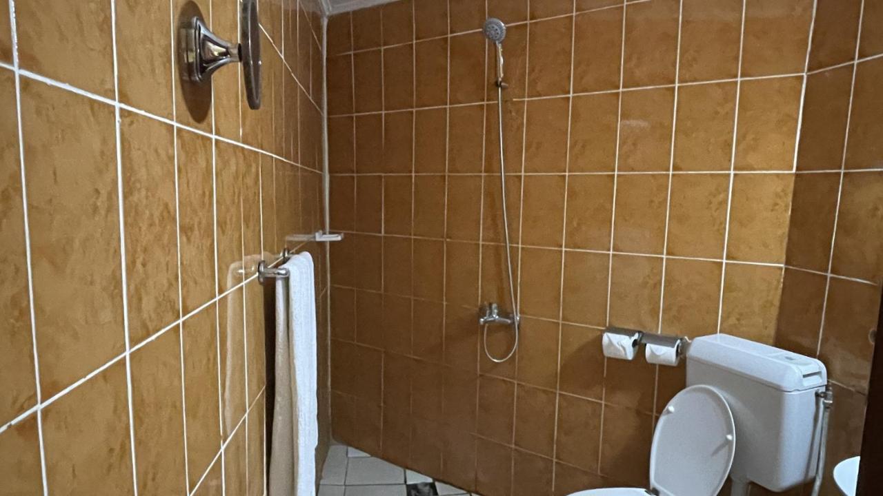 Hotel Les Polygones Kribi Bagian luar foto