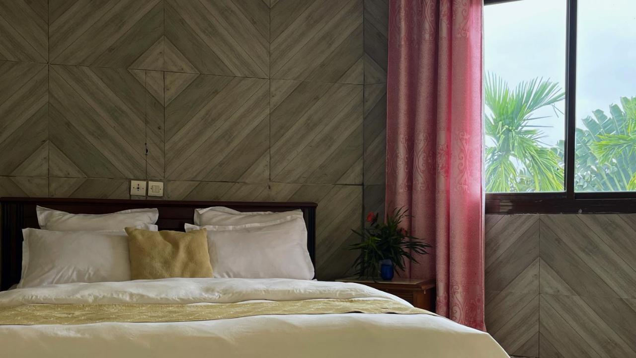 Hotel Les Polygones Kribi Bagian luar foto