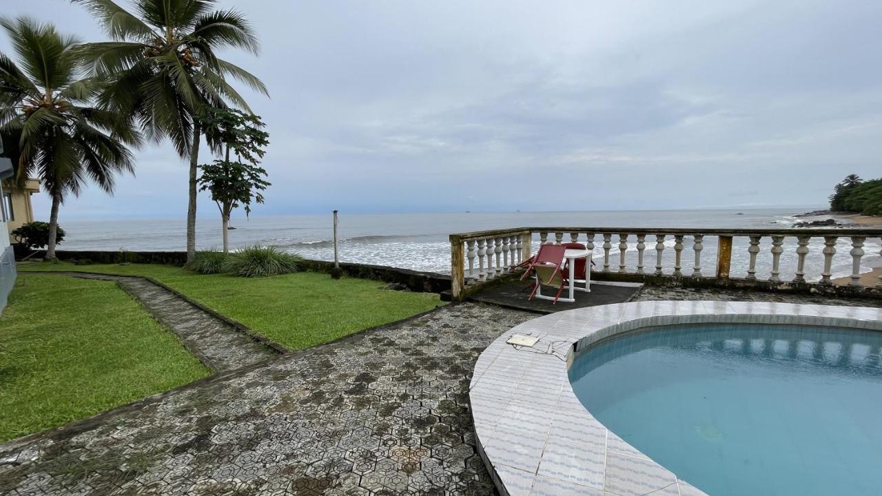 Hotel Les Polygones Kribi Bagian luar foto