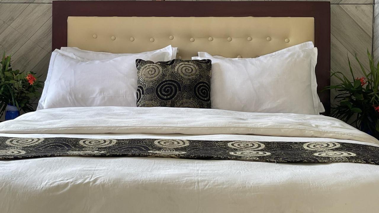 Hotel Les Polygones Kribi Bagian luar foto