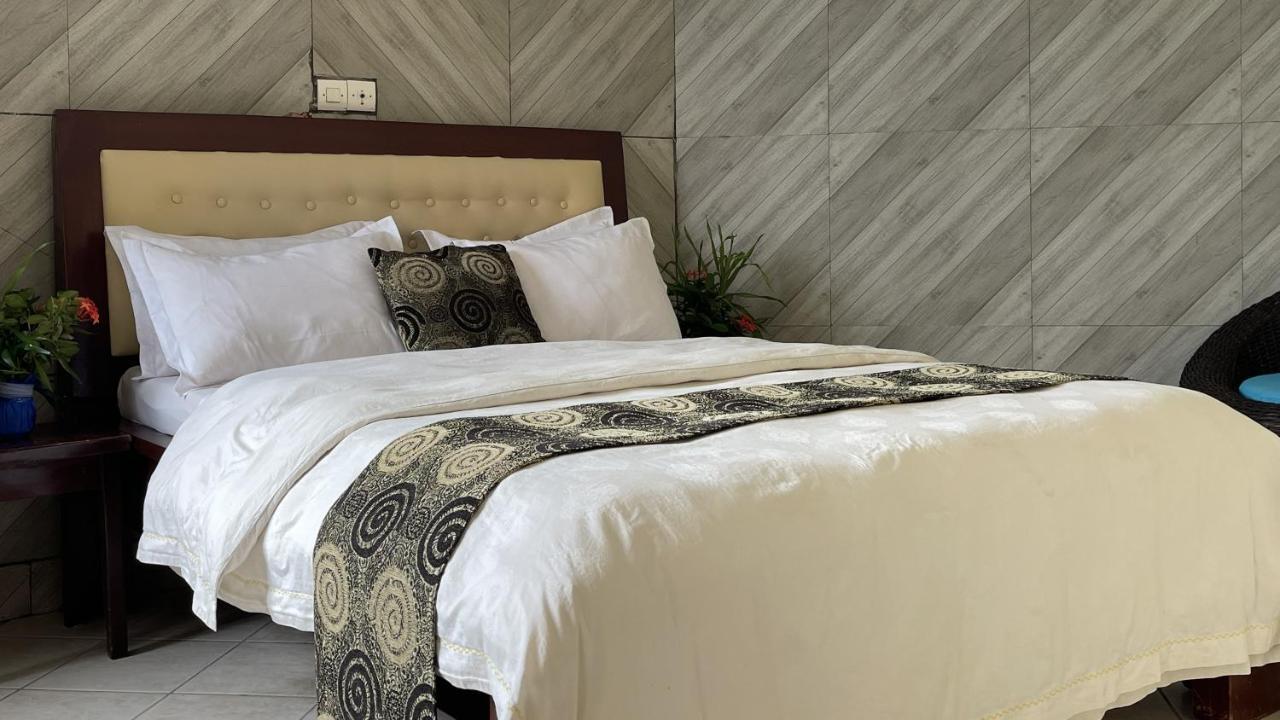 Hotel Les Polygones Kribi Bagian luar foto